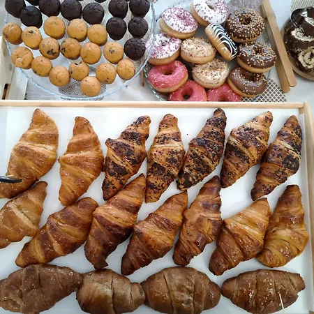 Miramare - & - Free Breakfast & Brunch Until 13-00 מלון קרביה